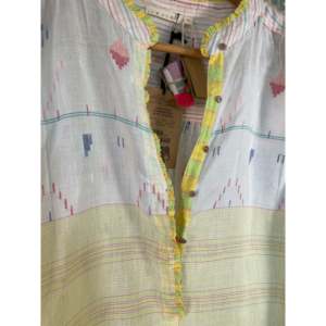 Camiseta Teej 36, 100% Lino, Tejido Transpirable, Producto con Múltiples Características - Product Image 2