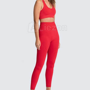 Conjunto de yoga para mujer de último diseño Conjunto de yoga para mujer Ajuste cómodo Conjunto de yoga para mujer Ropa de gimnasio Conjunto de yoga para mujer a la venta - Product Image 1