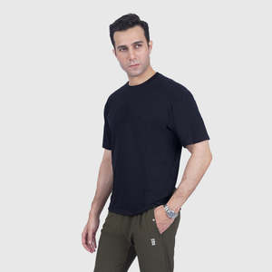 Camiseta de Algodón 100% de Corte Holgado, Tejido Jersey Grueso, Color Negro Liso con Estampado Gráfico - Product Image 1