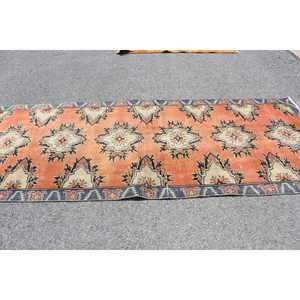 Tapis turc 4x9,8 pieds, tapis vintage, tapis en laine rouge à imprimé animal - Product Image 2