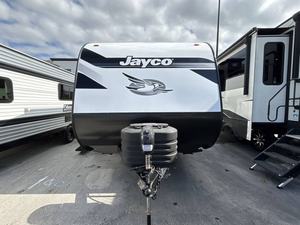 Nuevo Remolque de Viaje Jayco Jay F-e-a-t-h-e-r A-i-r 16RB 2026, Premium, Blanco, de Aluminio y Acero Inoxidable - Product Image 5