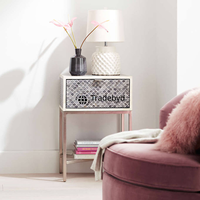 Table de chevet artisanale en incrustation d'os avec motifs floraux pour décor élégant de chambre à coucher Look de console en incrustation d'os par Tradebyd