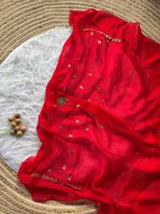 Saree traditionnel en soie douce de créateur indien avec un beau travail de broderie pour les mariages et les fêtes - Product Image 5