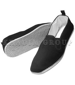 Chaussures d'arts martiaux respirantes, tige en maille avec semelle intérieure rembourrée pour le confort - Product Image 1
