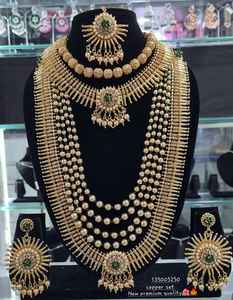 ENSEMBLE DE BIJOUX INDIENS TRADITIONNELS ET À LA MODE EN CUIVRE ENSEMBLE DE BIJOUX DE MARIAGE POUR FEMMES BOUCLES D'OREILLES ET COLLIER - Product Image 1