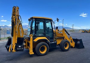 Chargeuse-pelleteuse JCB 3CX fiable, diesel, sur roues, avec boîte de vitesses, 6000 kg, pour la construction, l'agriculture et le défrichement de terrains - Product Image 3
