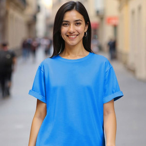 T-shirt uni pour femme, coupe classique, texture lisse, style tendance et confort tout au long de la journée - Product Image 2