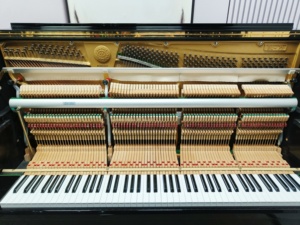 Piano Vertical KAWAI BL71 de Segunda Mano de Japón con Tono Cálido para Compradores Globales - Product Image 5