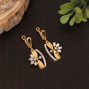 Boucles d'oreilles pendantes en argent sterling 925 avec pierres CZ fines, plaquées or, design élégant et stylé, 2,90 grammes - Product Image 3