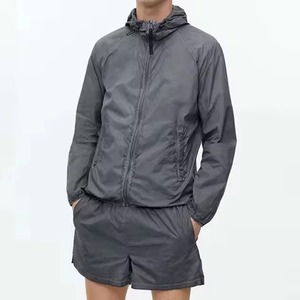 Prix d'usine Homme Vente en gros de survêtements en coton coupe-vent Veste et short de luxe respirants Ensemble deux pièces - Product Image 4