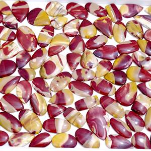 Hermosa piedra preciosa de cuarzo de forma mixta cabujón de jaspe Mookaite Natural para la fabricación de joyas al por mayor - Product Image 1