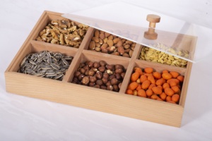 Plateau à collation hexagonal en bois de hêtre - Plateau de service géométrique en bois massif naturel - Product Image 5