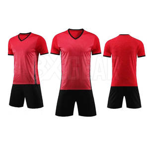 Uniforme de fútbol hecho en fábrica con número y nombre personalizados disponibles en varios tamaños, colores y estilos para equipos y clubes - Product Image 1