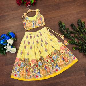 Conjunto de Lehenga Choli de Fiesta para Niñas de Shoryam Fashion, Amarillo Vibrante con Motivo Kalamkari, Estilo Chaniya Choli, Estilo Indio - Product Image 2