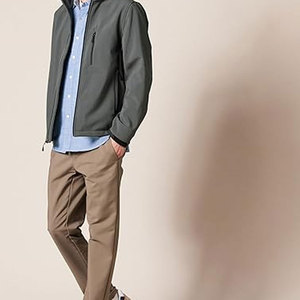 Chaqueta de Invierno Impermeable con Capucha de Lona Premium para Hombre con Logotipo Personalizado, Cuello Alto y Logotipo en la Parte Delantera - Product Image 5