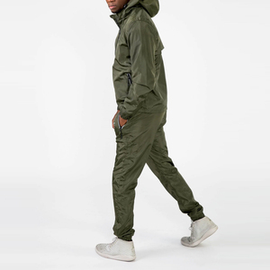 Chándal informal de invierno OEM para hombre, elegante traje de jogging de nailon con logotipo personalizado, conjunto cortavientos con patrón sólido de algodón 100% - Product Image 3