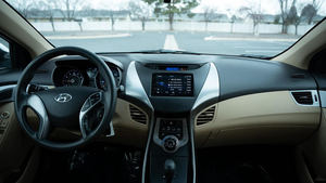 Hyundai Elantra GLS FWD 2013 Usado, Auto a Gasolina con Transmisión Automática, Motor 4L, Asientos de Cuero, Cámara Trasera, Llantas R16, Volante a la Izquierda - Product Image 5