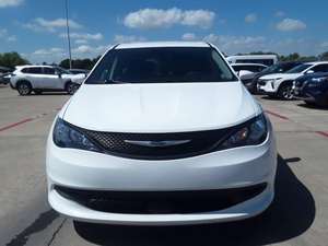 Chrysler Voyager LX Fleet 4 portes minivan 2023 d'occasion en excellent état - Product Image 3