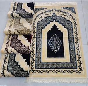 Tapis de prière turc islamique en velours gaufré de luxe, imprimé et tissé, avec pompons, tapis de culte musulman doux, OEM ODM, vente en gros - Product Image 1