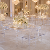 Table rectangulaire transparente en acrylique de qualité supérieure, élégante et durable, idéale pour les banquets, les fêtes et les mariages.
