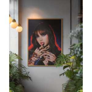 โปสเตอร์ลิซ่าโดยลาลิสา มโนบาล (แบล็คพิงค์) ศิลปะติดผนังสีดำ - Product Image 1