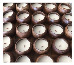 Bougie en cire de soja senteurs personnalisées en coquille de noix de coco, emballage de logo personnalisé cadeau d'aromathérapie fait à la main échantillon gratuit décor de noix de coco fraîche - Product Image 1