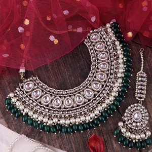 Conjunto de Collar de Perlas Kundan Premium con Pendientes Maang Tikka, Joyería Tradicional India para Novias, Conjunto de Joyería Dorada para Mujer - Product Image 2