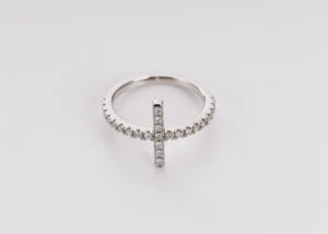 El mejor anillo de lujo para mujer con diamante de diseño fino hecho a mano personalizado para ocasiones de aniversario - Product Image 2