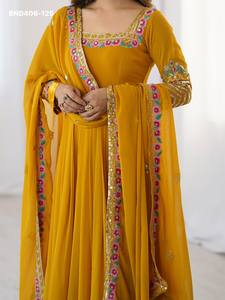 Robe de mariée en georgette lourde avec broderie multi-fils et travail de séquence, exportateur de mode féminine à prix de gros - Product Image 3