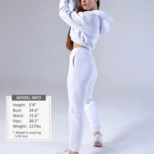 Survêtement court brodé personnalisé pour femmes deux pièces survêtement élégant avec impression de logo personnalisation pour vêtements de sport - Product Image 4