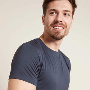 Vente en gros de t-shirts légers en coton de haute qualité pour hommes, vêtements décontractés de tous les jours avec motif de lettres à manches courtes nouveau modèle - Product Image 6