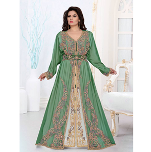 Caftan marocain à manches longues col en V robe Abaya Georgette broderie à la main vêtements traditionnels musulmans pour l'Aïd en vente - Product Image 1
