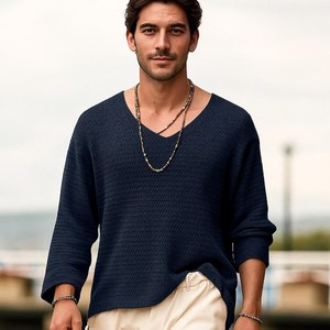 เสื้อถักผ้าฝ้าย100% น้ำหนักเบาสำหรับผู้ชาย, เสื้อถักลายสีทึบพร้อมโลโก้ด้านหน้าสไตล์ทางการป้องกันการเกิดขน - Product Image 4