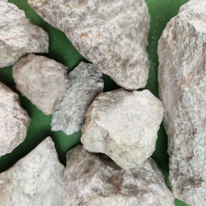 La pyrophyllite de qualité technique minimise le coefficient de friction dans les métaux frittés, prolongeant ainsi la durée de vie des pièces de précision. - Product Image 1