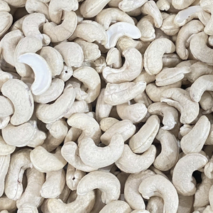 Échantillon gratuit de noix de cajou brutes de qualité W320, origine Vietnam, haute qualité, prêtes à être expédiées à Santiago - Product Image 1