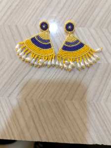 Boucles d'oreilles perlées pour dames pour vêtements formels ou traditionnels décontractés avec des boucles d'oreilles confortables et légères - Product Image 2