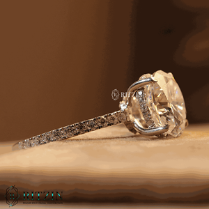Anillo de compromiso estilo halo oculto diamante corte ovalado para mujer - Product Image 3