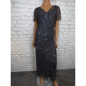 Abito da sera lungo Pisarro Nights in chiffon con perline e rete, modello a colonna, colore ardesia, taglia 12, lunghezza al pavimento, vita naturale - Product Image 3