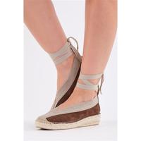 Espadrille à talon compensé fermé et talon bas