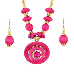 Tradebyd Collier de broderie traditionnelle Bijoux faits à la main Collier élégant de style Boho - Product Image 1