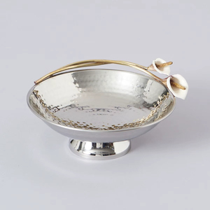 Cuenco de dátiles de metal de estilo vintage con acabado rústico que agrega encanto tradicional a cualquier decoración de espacio de comedor - Product Image 1