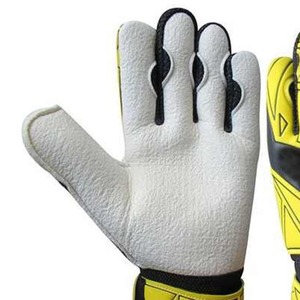 Next Tech Gants de gardien de but de haute qualité Matériau durable pour les enfants à des fins de match et d'entraînement Conception et logo personnalisés - Product Image 3