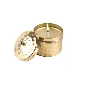 Pot à bougie décoratif en métal pour maisons créatives, offrant un design distinctif et une lumière de bougie relaxante - Product Image 3