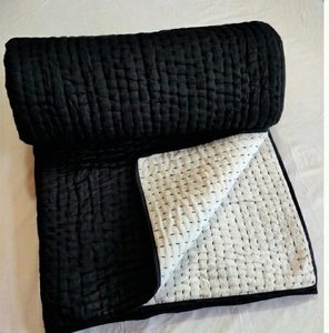 Colcha Reversible Moderna Ecológica 100% Algodón con Bordado Floral Kantha Negro, Cubrecama para Hogar, Bodas y Hoteles - Product Image 2