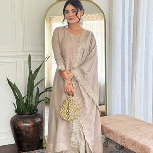 ชุดอนาร์กาลีผ้าไหมวิชิตรा ดีไซน์สวยงามสไตล์อินเดีย-ปากีสถาน ประดับงานกระจก สำหรับงานปาร์ตี้ งานแต่งงาน หรือใส่ลำลองแบบดั้งเดิมสำหรับผู้หญิง - Product Image 1