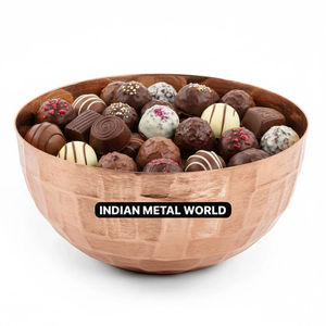 Bol en cuivre pur martelé à la main vintage Plat de service en métal de haute qualité pour la décoration de la maison et les cadeaux de fête par Indian Metal World - Product Image 1