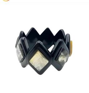 Brazalete de Cuerno Natural, Joyería de Cuerno Única y Elegante, Brazalete de Cuerno Natural Hecho a Mano de la India - Product Image 1