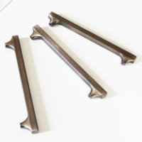 Poignée de meuble durable et moderne en alliage d'aluminium pour armoire, commode, tiroir, chevet et cuisine