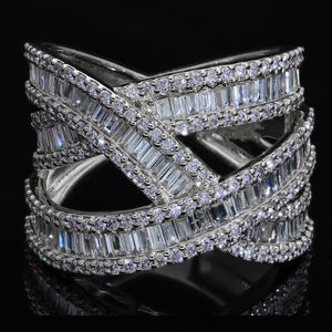 แหวนครอสโอเวอร์ประดับเพชรธรรมชาติสีทองคำขาว14K มีเพชรกลมและบาแกตต์ในการตั้งค่าแบบหลายแถวและช่อง - Product Image 3