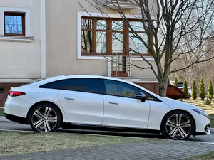 2022 M B EOS 580 Batería de Litio 110kWh Motor de Doble Tracción AWD Asientos de Cuero 6 Plazas Cámara Trasera Techo Panorámico SUV LED - Product Image 6